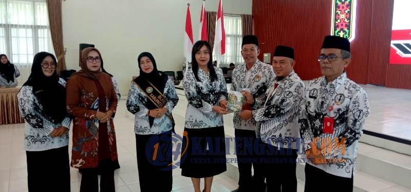 Bunda Guru Luncurkan Buku Antologi Puisi Monolog Plastik Kotaku pada Peringatan HLH Sedunia 2026